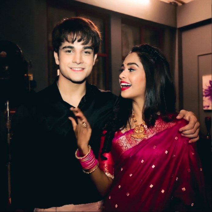 EPranbir's tweet photo. Hone wale Mummy-Papa ♥🧿 #PranBir https://t.co/Zf9zHnYwpU