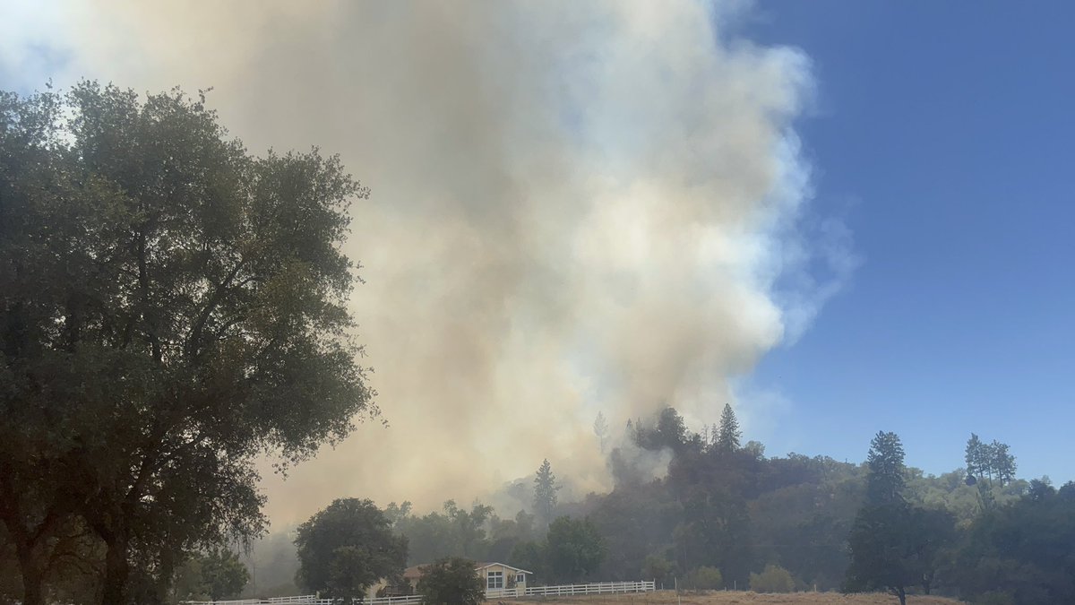 ughmikaila's tweet photo. #bayfire live from my house 😓 https://t.co/tbDiL6mRRa