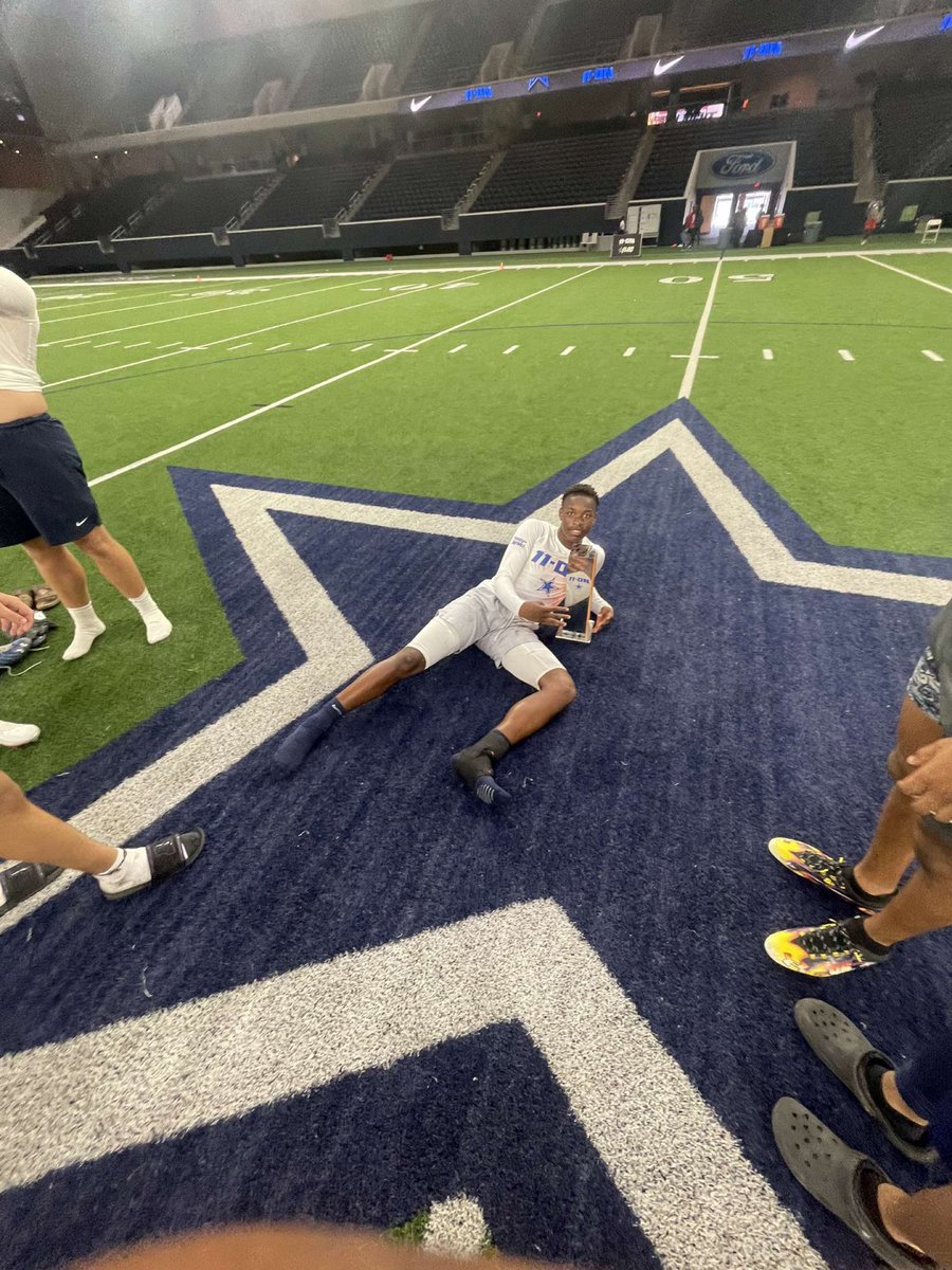 vine_ashton's tweet photo. Great day at the Ford Center ⭐️ Had an amazing time competing and showing off great work. Love my guys and the way we competed. BRINGING HOME THE TROPHY.#recruittheA @alleneaglesfb @CoachLWig @ https://t.co/zLSMAyRfWv