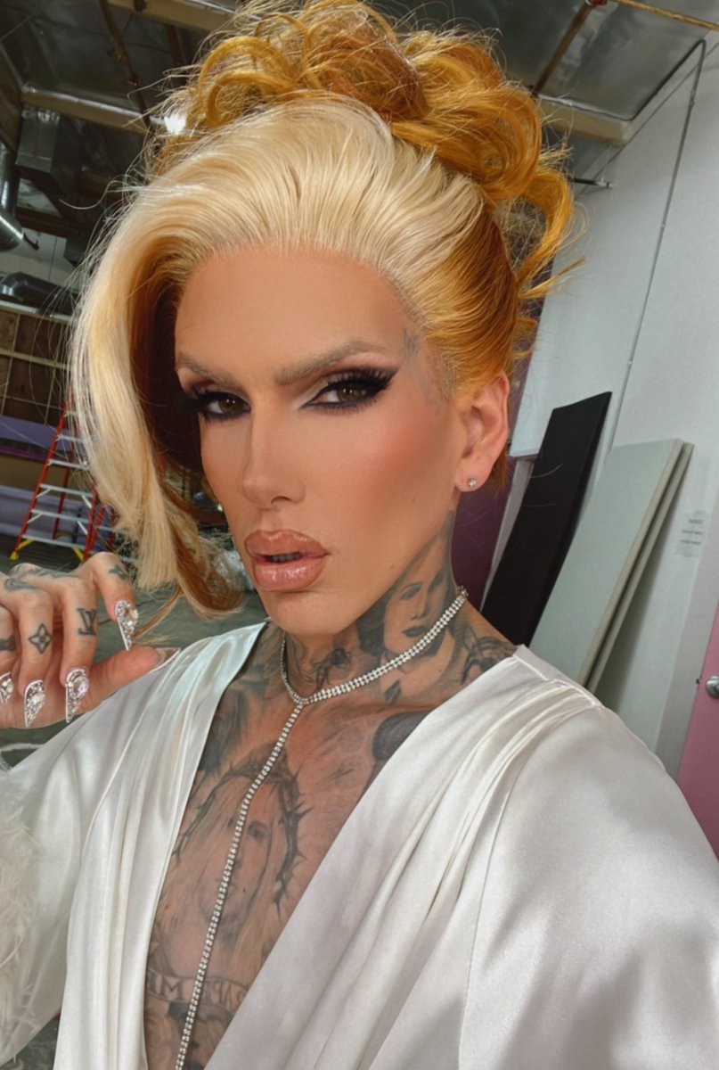 JeffreeStar's tweet photo. Watch your mouth 🤍 https://t.co/RIl7HnBzhS