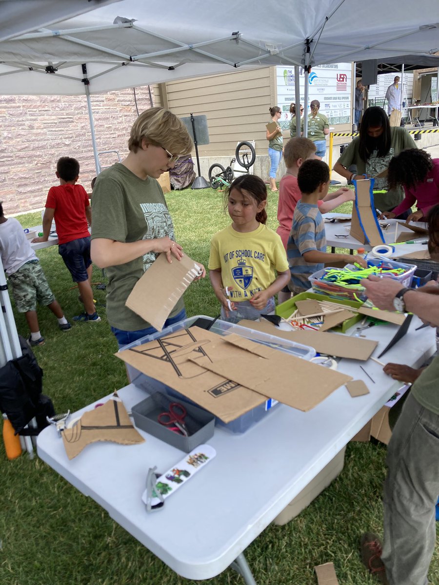 RobotMakerGirl's tweet photo. Head out to #innoskate today and tomorrow in Downtown Sioux Falls! LIVE concerts, panels, live Art, skateboard park and Innovation STEM activities. I'm hanging out with my friends at Smithsonian’s @SI_Invention. Free event. #dtsf https://t.co/FATFYRqvDx