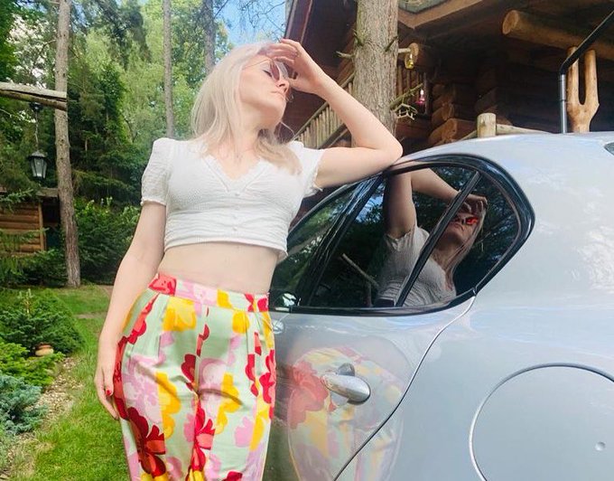 Darling it's hot outside... 🔥😛 Kindly see the rest here: https://t.co/FWZj8hti6Y https://t.co/Ns8ett