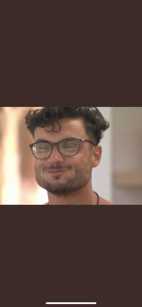 Sambo44648668's tweet photo. Comedic king 👑Just give him the money to himself  #loveisland #Davide https://t.co/bhLtXngRDk