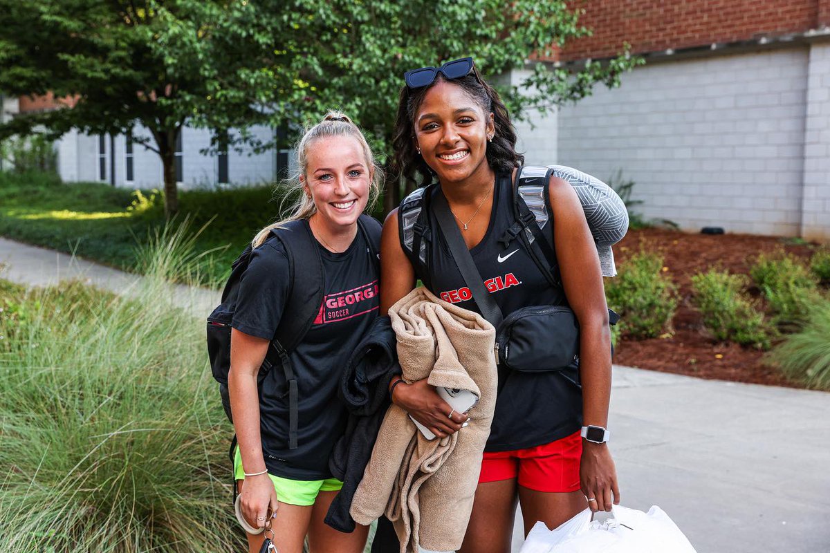 UGASoccer's tweet photo. Welcome home, Dawgs 🏠❤️

#GoDawgs https://t.co/8YC38KUpky