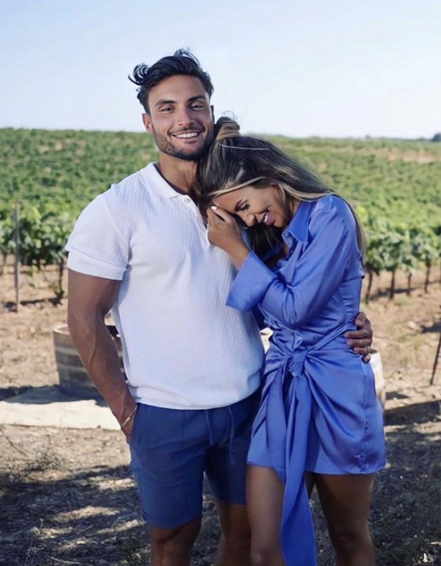 xsanax3's tweet photo. If you aren’t voting for these two you have problems #loveisland https://t.co/HYKK2kFoxo
