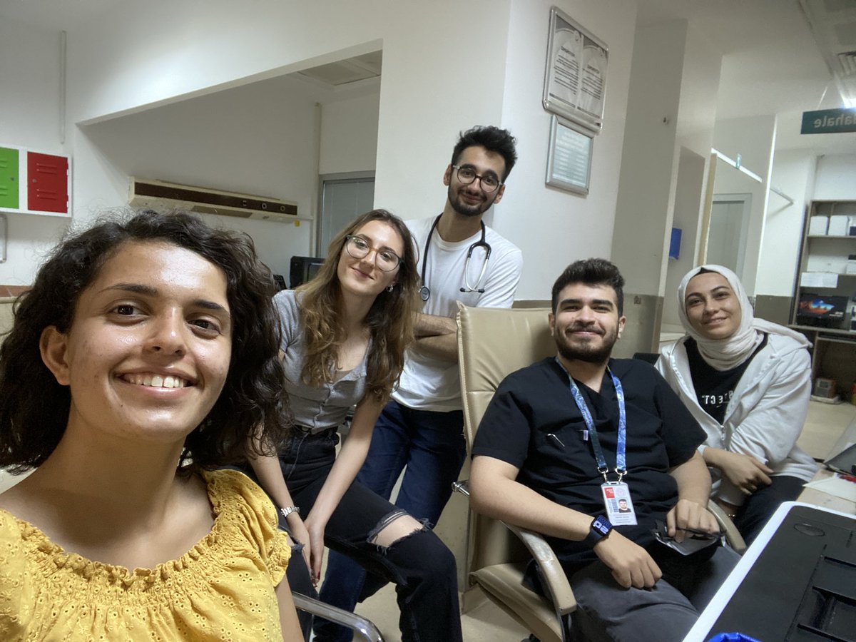 Bu gece de Kırşehir eah acildeki abi ve ablalarımıza kucak dolusu sevgiler yollayalım.Her gittiğimizde bizi sevgiyle karşılayıp bir şeyler öğretmeye çalışıyorlar.(foto gece 4 falan o halde bile)Canlarımız onlar bizim. <a href="/Meltem3440/">Meltita Çilekovski The Çömez</a> ablacım fotoda yok ama kalbimizde <a href="/aeuegtarsthast/">Kırşehir Eğitim ve Araştırma Hastanesi</a>