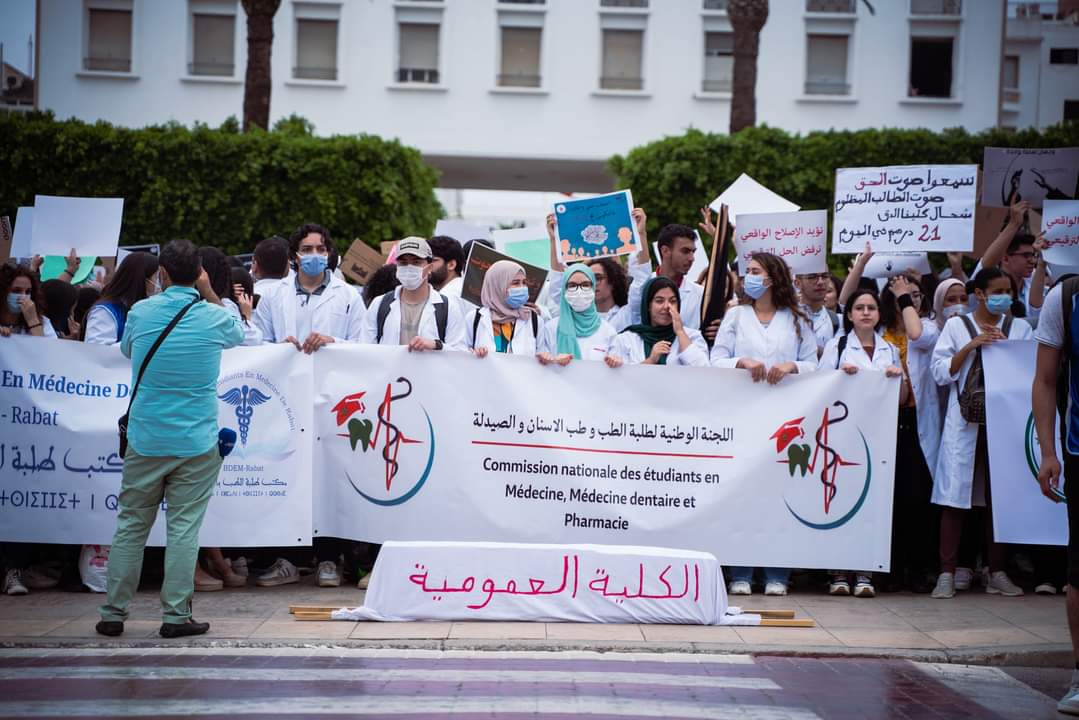 Theesouha's tweet photo. القرارات العشوائية للوزارة لن تساهم إلا في تخريب قطاع الصحة اكثر مما هو مخرب
#الصحة_تحتضر https://t.co/dKSTW1jt4F