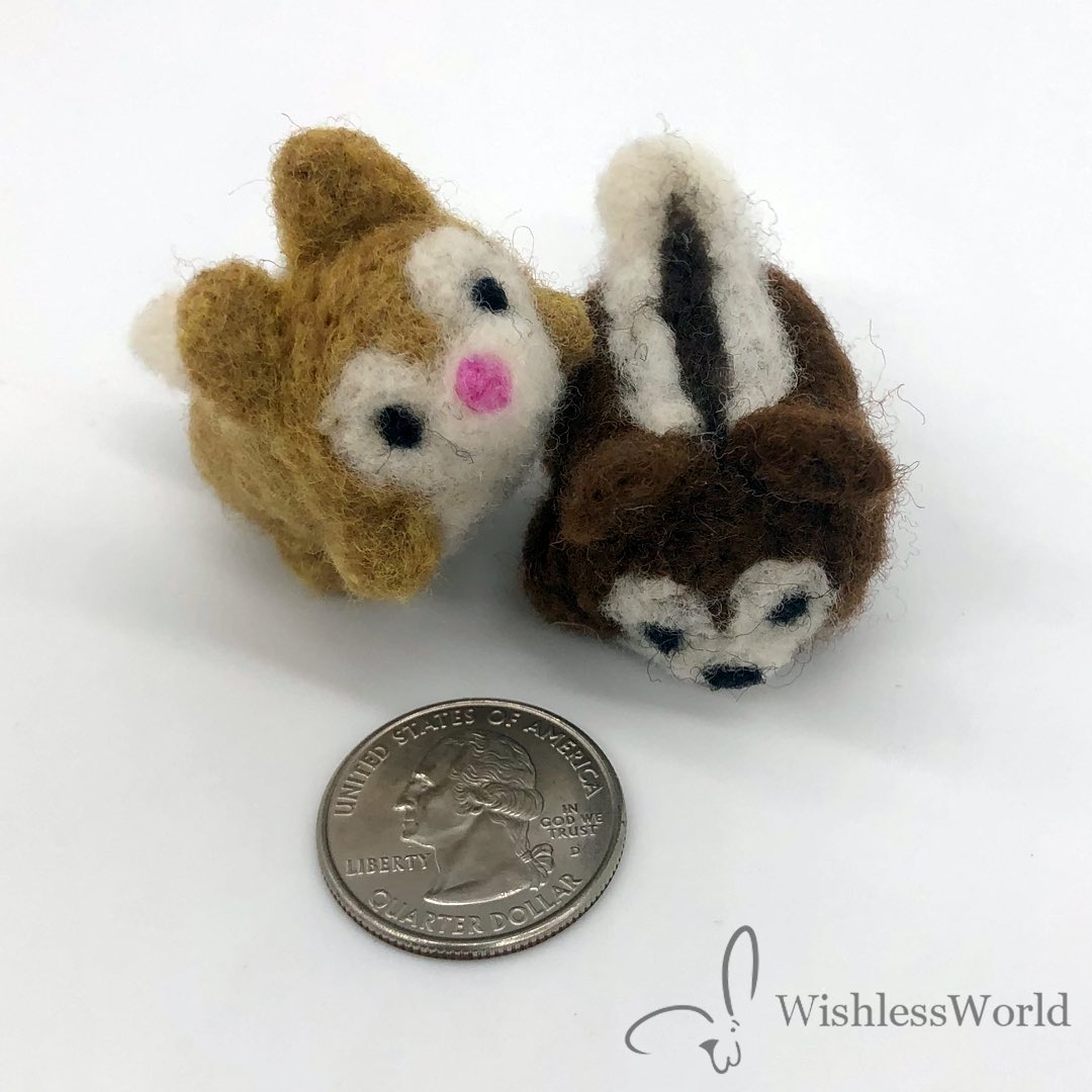 Next up we have some tiny chipmunks! Almost makes me want to watch Rescue Rangers.

#needlefelting #chipanddale #tinyanimals