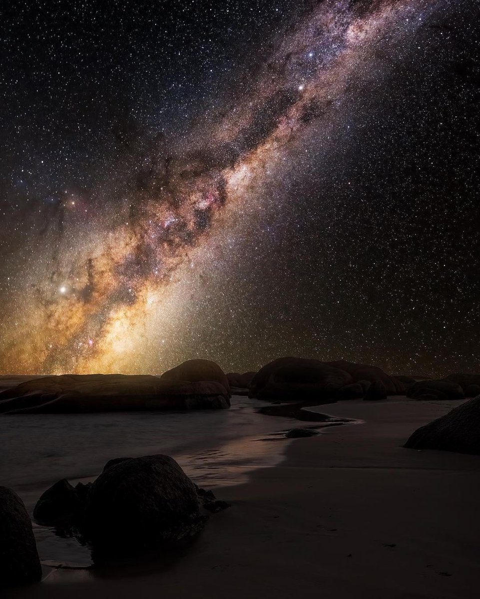 scienceadmirer2's tweet photo. The night sky from a beach in Western Australia! #milkyway https://t.co/4eN4P40YFu