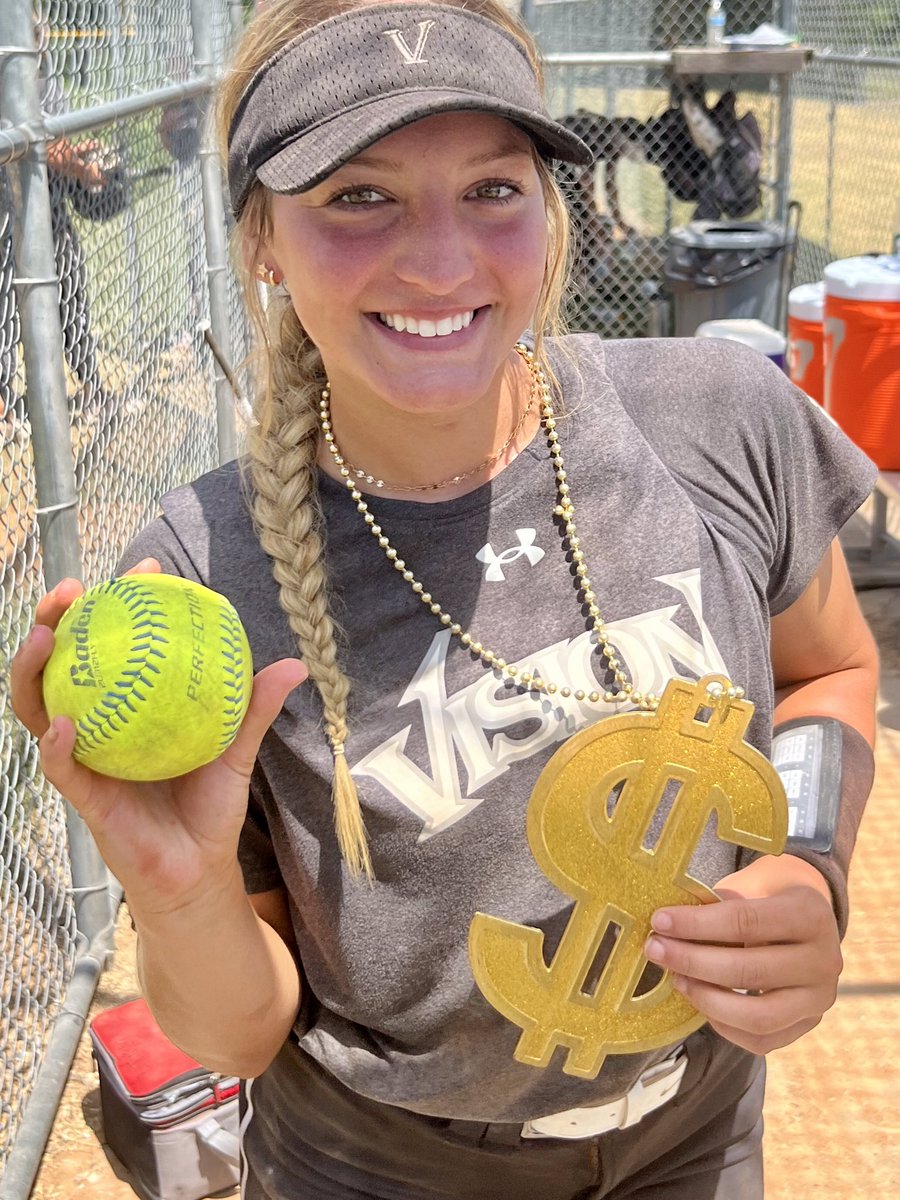 💣 2-run bomb <a href="/TulsaElite/">Tulsa Elite Sports</a> Invite 💣 <a href="/VisionArkansas/">VisionGold18U</a> for the win to advance in bracket play! <a href="/IHartFastpitch/">I❤️Fastpitch</a> <a href="/ndnsports/">NDNSPORTS.COM</a> @Los_Stuff <a href="/CherokeeOneFea/">Cherokee One Feather</a> <a href="/EricaDerryberry/">Erica Derryberry</a> <a href="/bherring0513/">Barry</a>