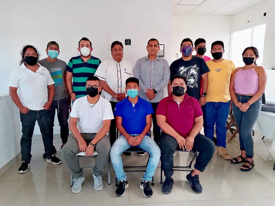 restaca1's tweet photo. Recibimos al Ing. Sergio Nava, Jefe del Dpto. de Promoción en INEGI. El propósito, dar seguimiento al SIG que se construye con residentes del #TecNM #UAA  #UAGro para que nuestra ciudad pueda contar con información cuanti y cualitativa, cartográfica. 
#ServirParaTransformar 🧩 https://t.co/8F8fNpJH9z