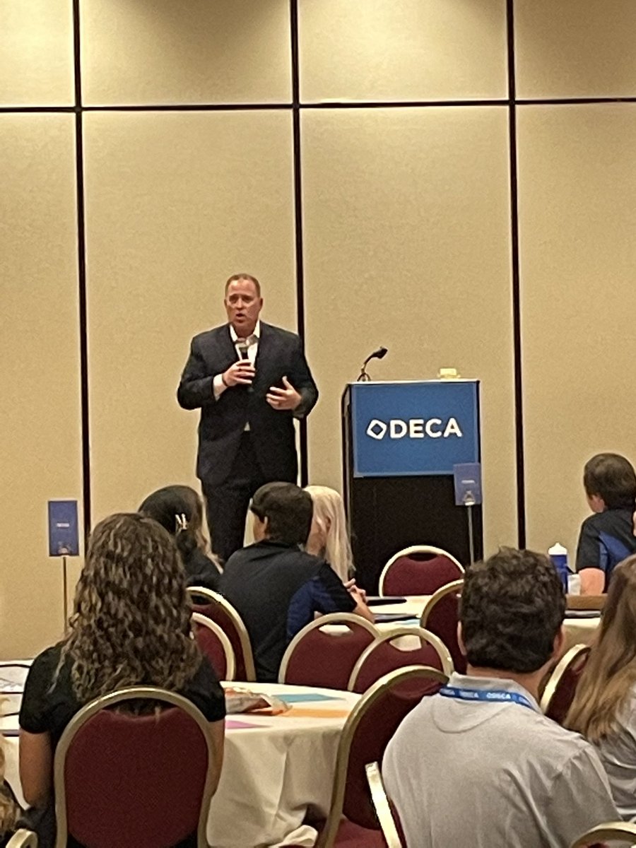 rhendo49's tweet photo. Listening to @TeamTRI_CEO is a breath of fresh air and the kids just love what he has to say! @DECAELS and having a blast!#GetheEDGE @DECAInc @NMDECA https://t.co/IXE1bKtiCH