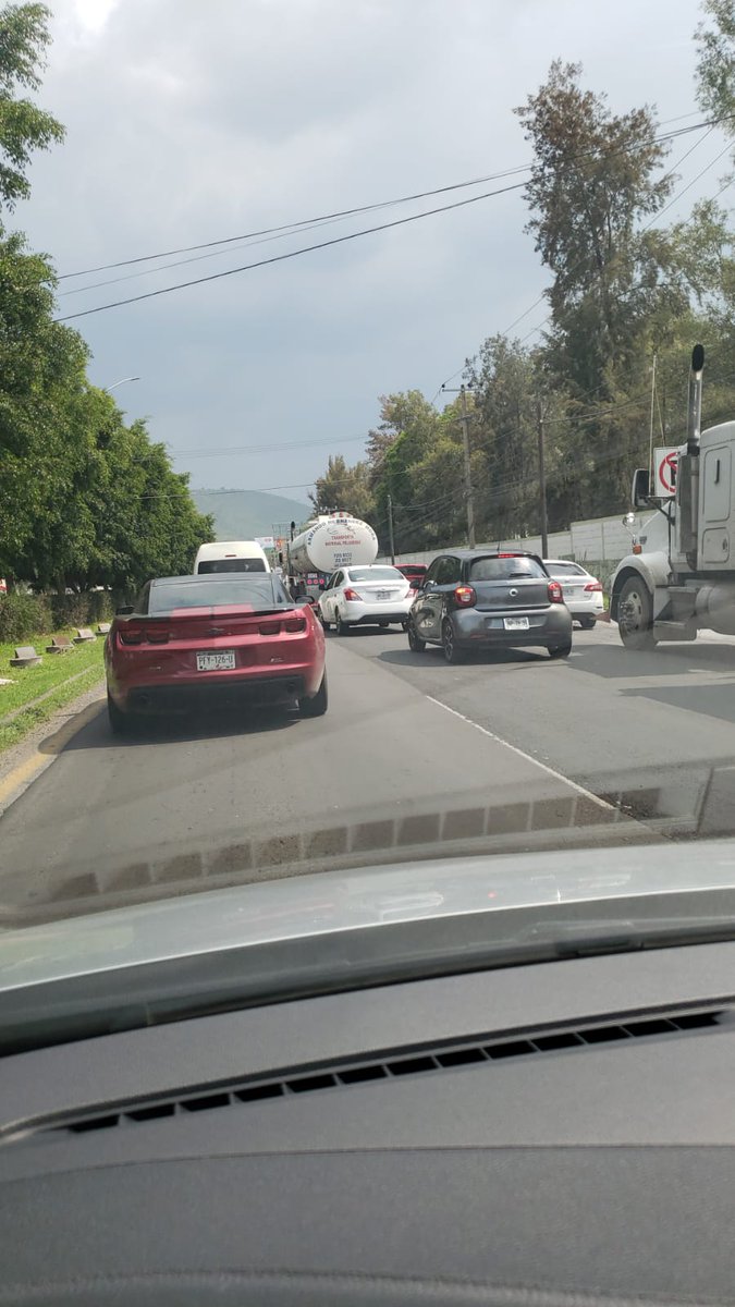 danielochoav's tweet photo. @javierjimenez70 @Trafico_ZMG Justo ahorita ttafico desde Santa Anita hasta la GN norte a sur y durara horas en moverlos https://t.co/poo1rC28eB