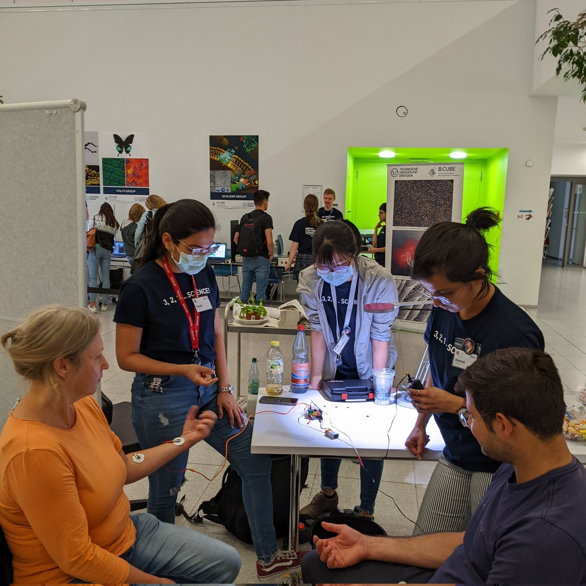 Big success &amp; a lot of fun at long night science Dresden #LNdWDD <a href="/CRTDpress/">CRTD</a> 🎉🎉🎉 People are really into human human interface concept and kits from <a href="/BackyardBrains/">Backyard Brains</a>