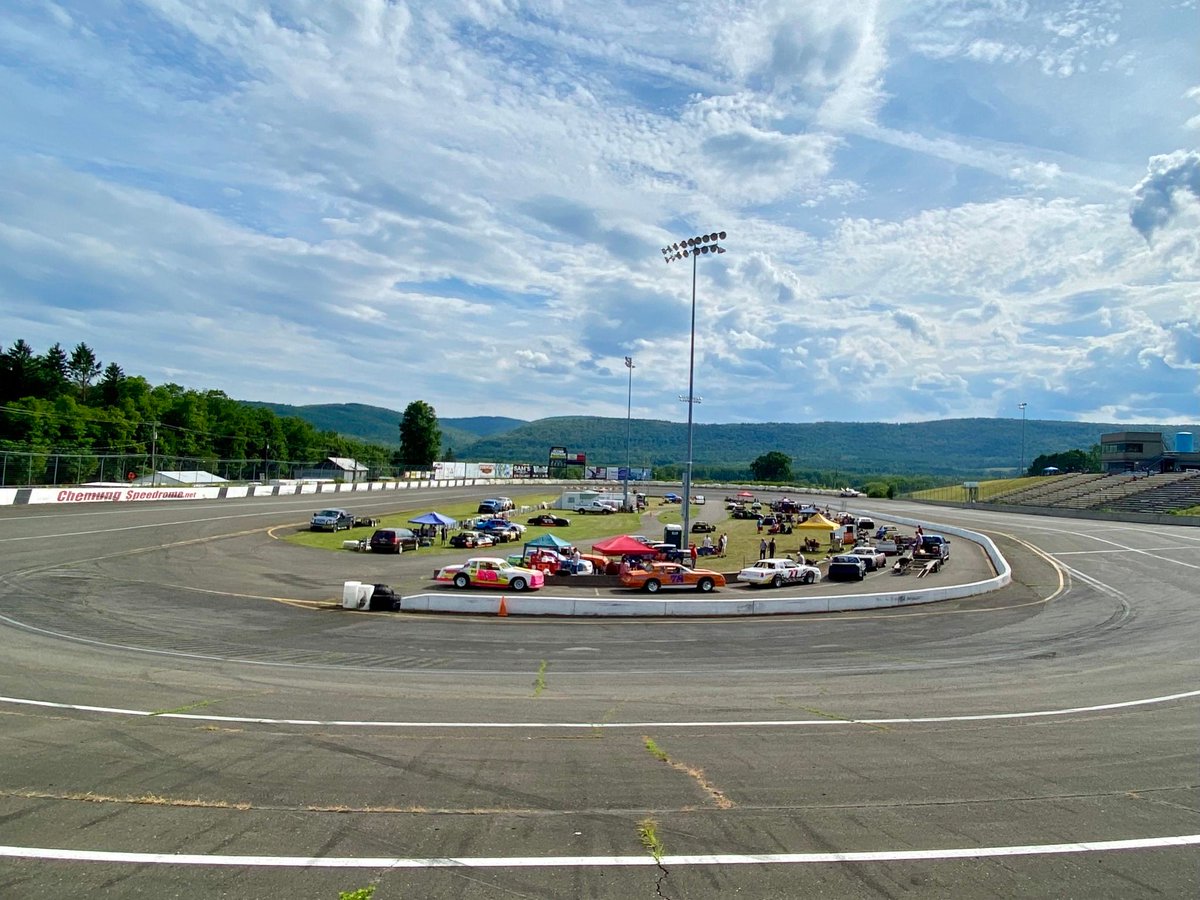 OswegoSpeedway's tweet photo. Checking in from @ChemungSpeedrom where the Small Block Super Championship Series will compete in a 30-lap main event later tonight! 🏁 #SBSCS https://t.co/IsbZNTxWjW