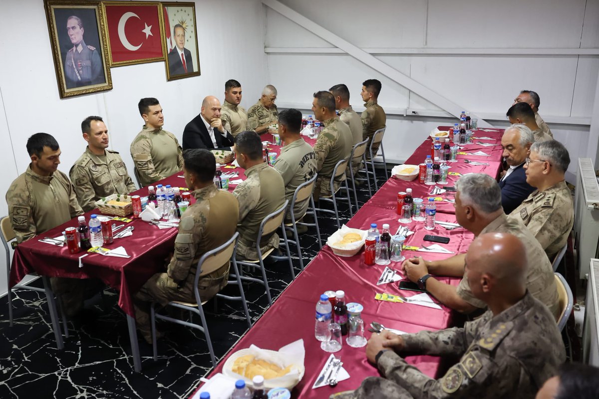 suleymansoylu's tweet photo. Hakkari Yüksekova'da, 3352 rakımda, Varkavik Tepe Üs Bölgesi'nde kahraman evlatlarımızla bir aradayız 🇹🇷📸 https://t.co/CEGggj31Kt