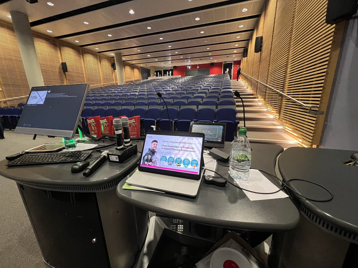 An absolute pleasure to be invited back to <a href="/uniofeastanglia/">UEA</a> to deliver a motivational speech to graduating students 🎤🎓

Congratulations to all and best of luck on your future endeavours 👏🥳

#students #future #university #paramedic #uea #norwich #norfolk