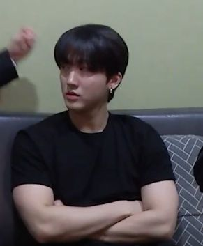 mk fuera de joda, changbin está re grueso xdios, se me sube todo cada vez que lo veo