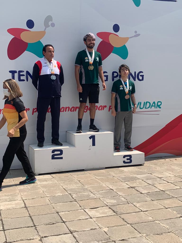 DAE_ITAM's tweet photo. 👏Muchas Felicidades a José Luis Gutiérrez Espinosa🥇 y a Alan Vivanco Córdova🥉 por haber obtenido medalla de oro y bronce, respectivamente, en tenis de mesa dobles varonil. #JuegosBAL2022
#DAE @ITAM_mx - Subd. de Bienestar Integral
#OrgulloITAM #Deportes #ITAM #ColmillosITAM🐺 https://t.co/OhAXE0oq6S