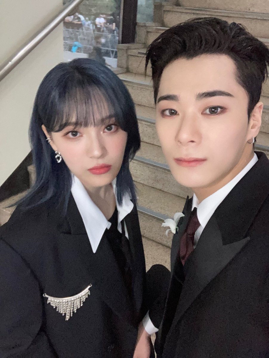 AstroUnitEsp's tweet photo. 🌟[AMI]

#MoonSua recomendó la canción de #Astro 🎼 #All_Good en el chat de 🪐

"Es agradable escuchar esto mientras se conduce y creo que es bueno escucharlo cuando te estás preparando para salir los fines de semana. Debería decir que es una canción que me hace sentir bien?"

++ https://t.co/2Efu8LBNDG