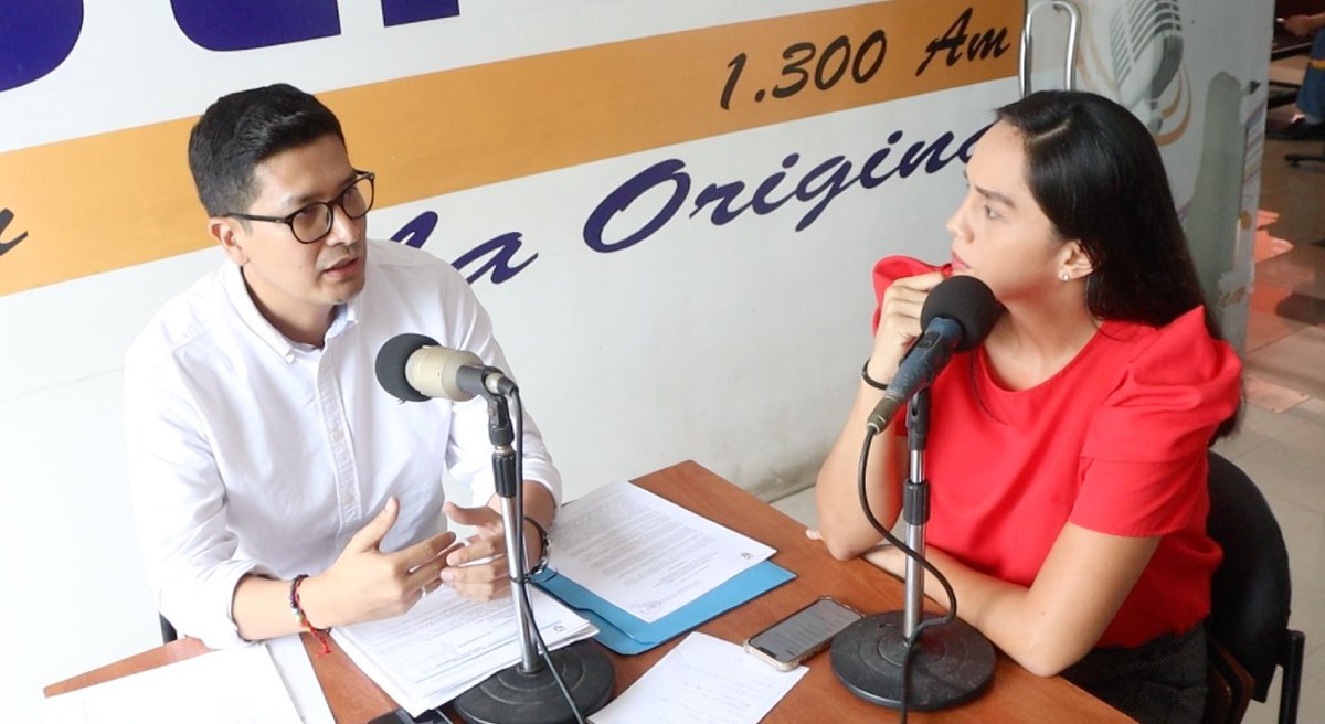 El viceministro @fgchangc dialogó con #AERSantoDomingo sobre la transformación digital que lidera <a href="/Telecom_Ec/">Ministerio de Telecomunicaciones Ecuador 🇪🇨</a> con más 4G, WiFi gratuito, #PuntosDelEncuentro, capacitaciones, servicios digitales y simplificación de trámites.

Entrevista completa➡️facebook.com/Meganoticiassa…

<a href="/vmaino/">Vianna Maino</a>