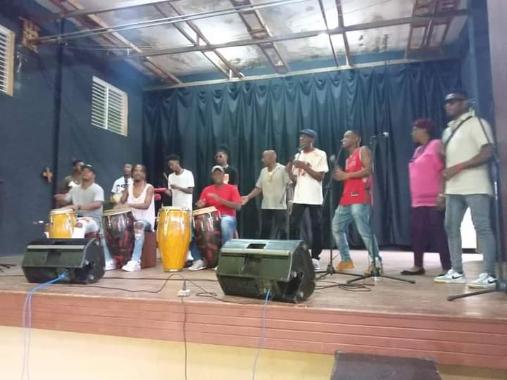 ...y comienzan Los Muñequitos de Matanzas en la Casa De Cultura María Villar Buceta. Una tarde de rumba y tradiciones.
#VeranoConTodos 
#cultura 
#PedroBetancourtEnVictoria 
#culturabetancurense <a href="/SuselyMorfaG/">Susely Morfa González</a> <a href="/RamonGomezMedi4/">RamonGomezMedina</a> <a href="/mariofsabines/">Mario Sabines Lorenzo</a>