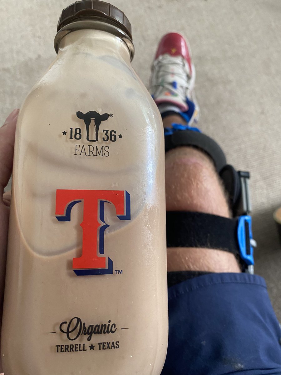 GilstrapPortley's tweet photo. Damn this milk is #WorldSerious https://t.co/YiVcXWjVPX