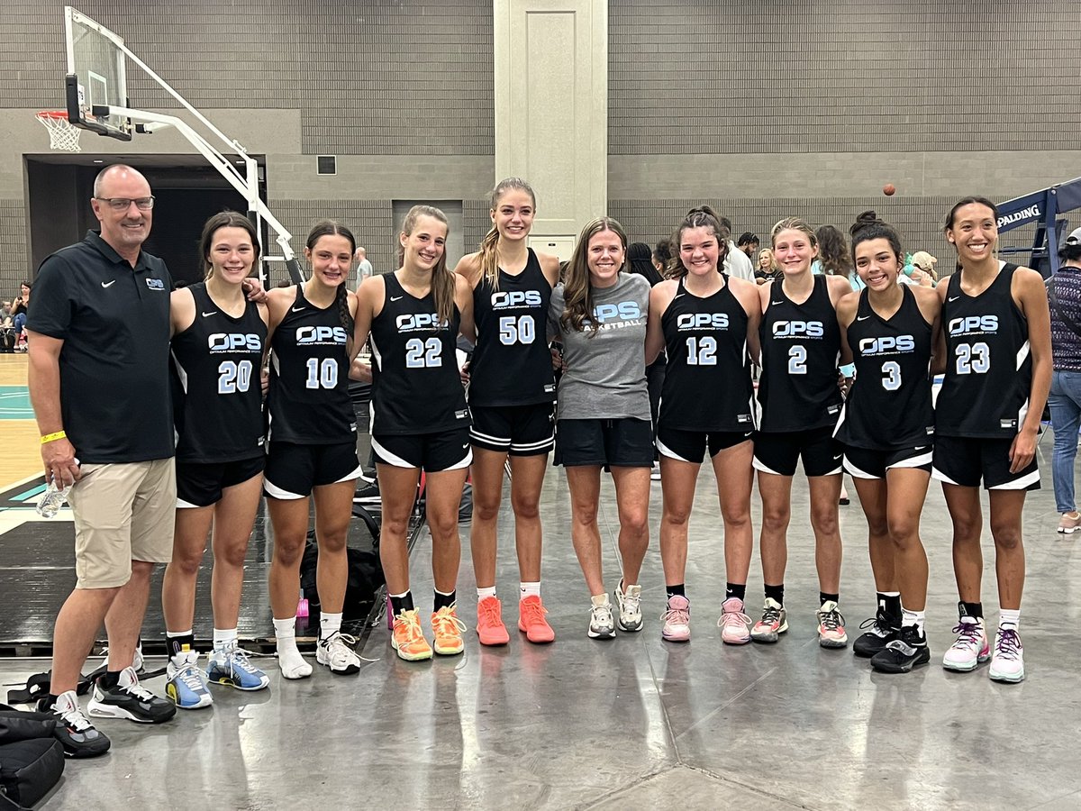 gabbyhelsom's tweet photo. Closing out the AAU season going 4-1, with a Top 5 finish in the Platinum bracket in the Aqua Division at @TFNsRun4Roses! Thankful to have been able to go out with a win with some of my best friends and best coaches. #opsfamily https://t.co/iGjlpdFRZh