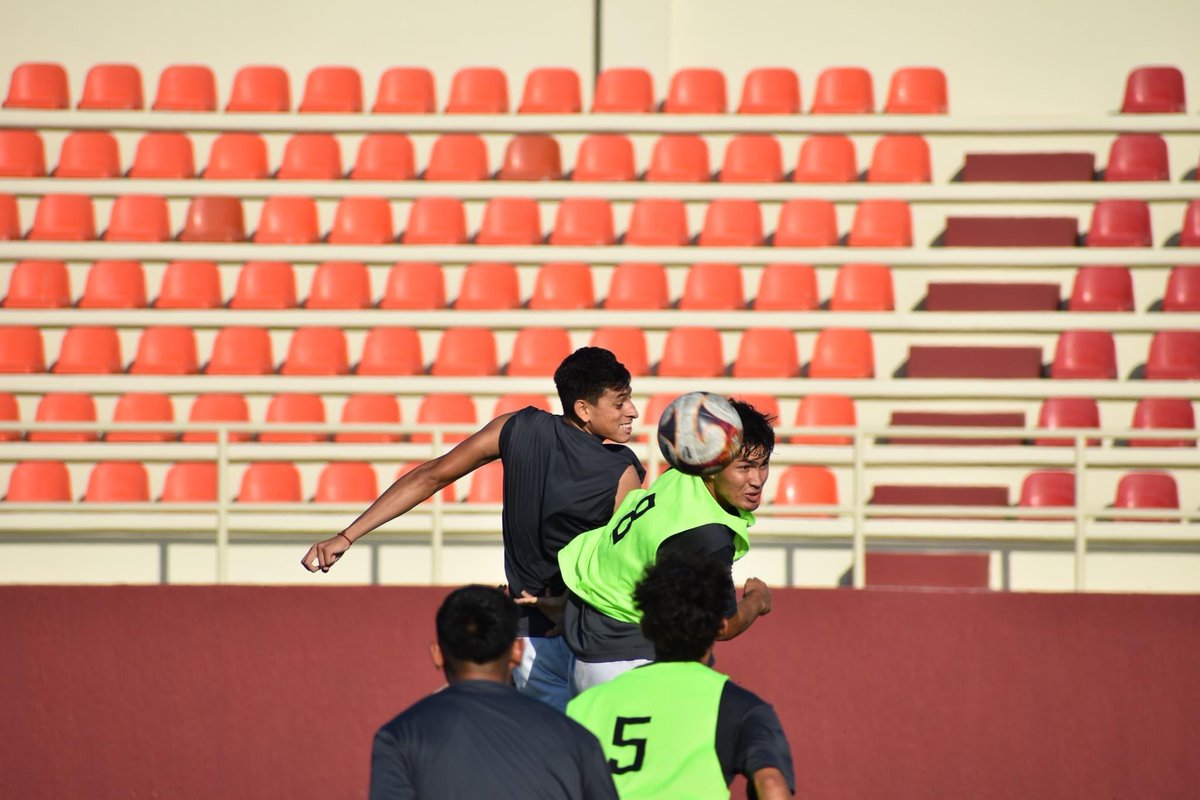 LCU 😃🫶⚽️

✅ Nuestro Director Técnico Rodrigo <a href="/PonyRuiz11/">Rodrigo Ruiz</a> con la mira bien puesta en buscar el Campeonato 🏆🥇 

Vamos Los Cabos ! Vamos juntos 🙌🏼

#UnidosSomosMasFuertes
<a href="/LigaPremier_FMF/">Liga Premier FMF</a>