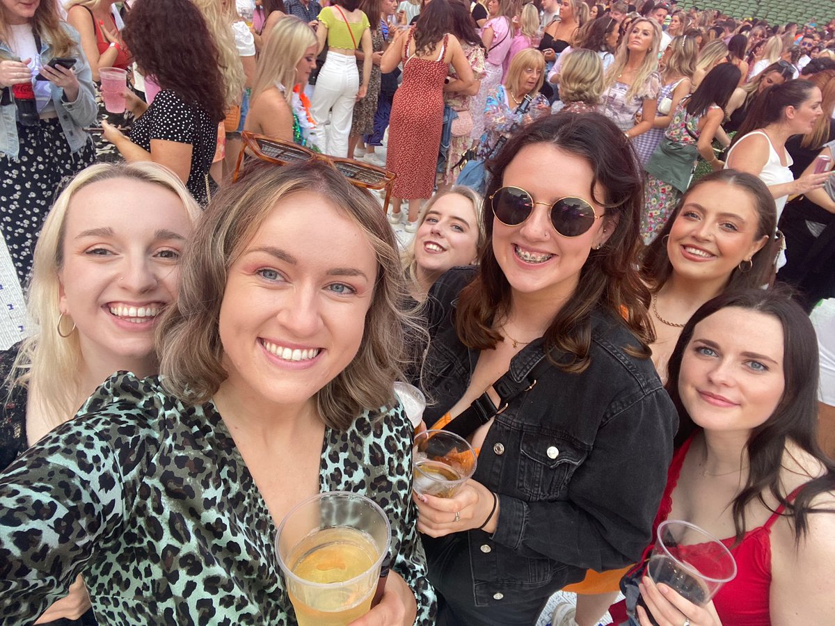 e_cunningham_'s tweet photo. happy birthday to me! what a show ⭐️ @westlifemusic x https://t.co/ELfakIwA6n