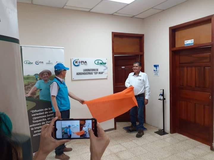 ISTPEM1's tweet photo. Estudiantes y docentes de la Carrera Tecnología Superior en Agricultura Sostenible del  #ITSPEM , participaron en la "Inauguración de laboratorio de agroindustria de camote" evento que se desarrolló en las instalaciones del @INIAPECUADOR
en sus oficinas en Portoviejo. https://t.co/heyYbuIR30