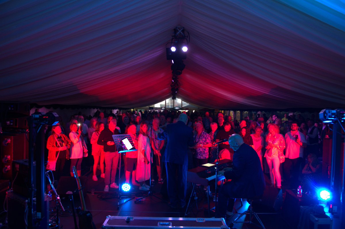 Parkgateclub's tweet image. Great night for our live music night tonight with @hueandcry headlining!

#summerpops #parkgate #neston