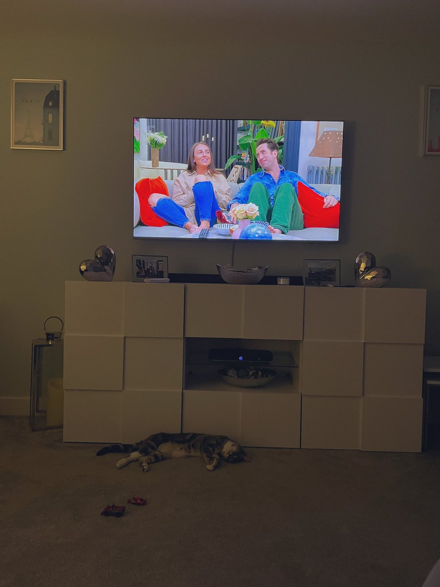 Lissa87's tweet photo. @grimmers animals, just having a rest @C4Gogglebox https://t.co/gKgMBHXdXV