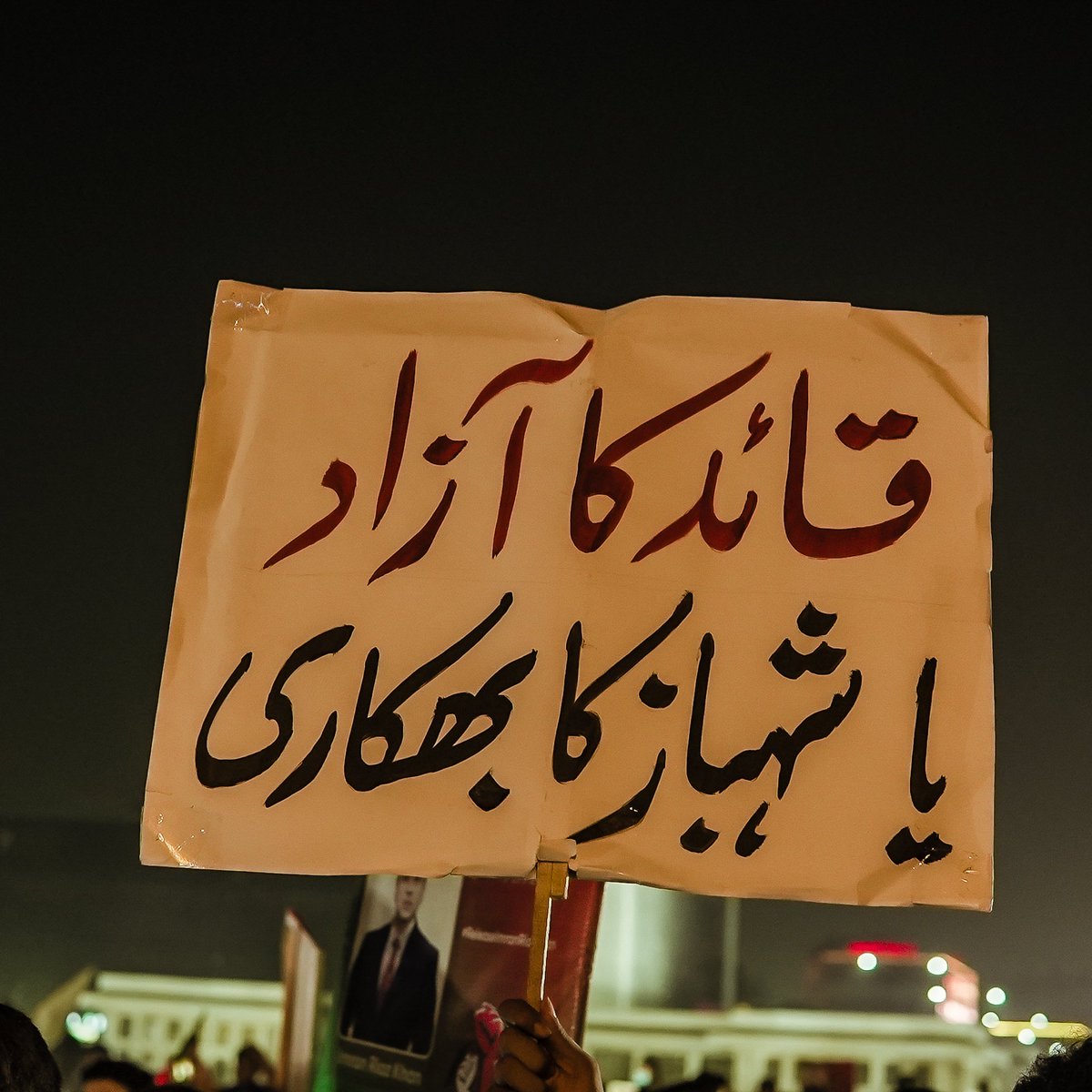 iamrehankhan's tweet photo. @ImranRiazKhan @ImranKhanPTI @PTIofficial 
#ImranRiazKhan #عمران_ریاض_کو_لے_جا_رہے_تھے https://t.co/eL5hexCGvT