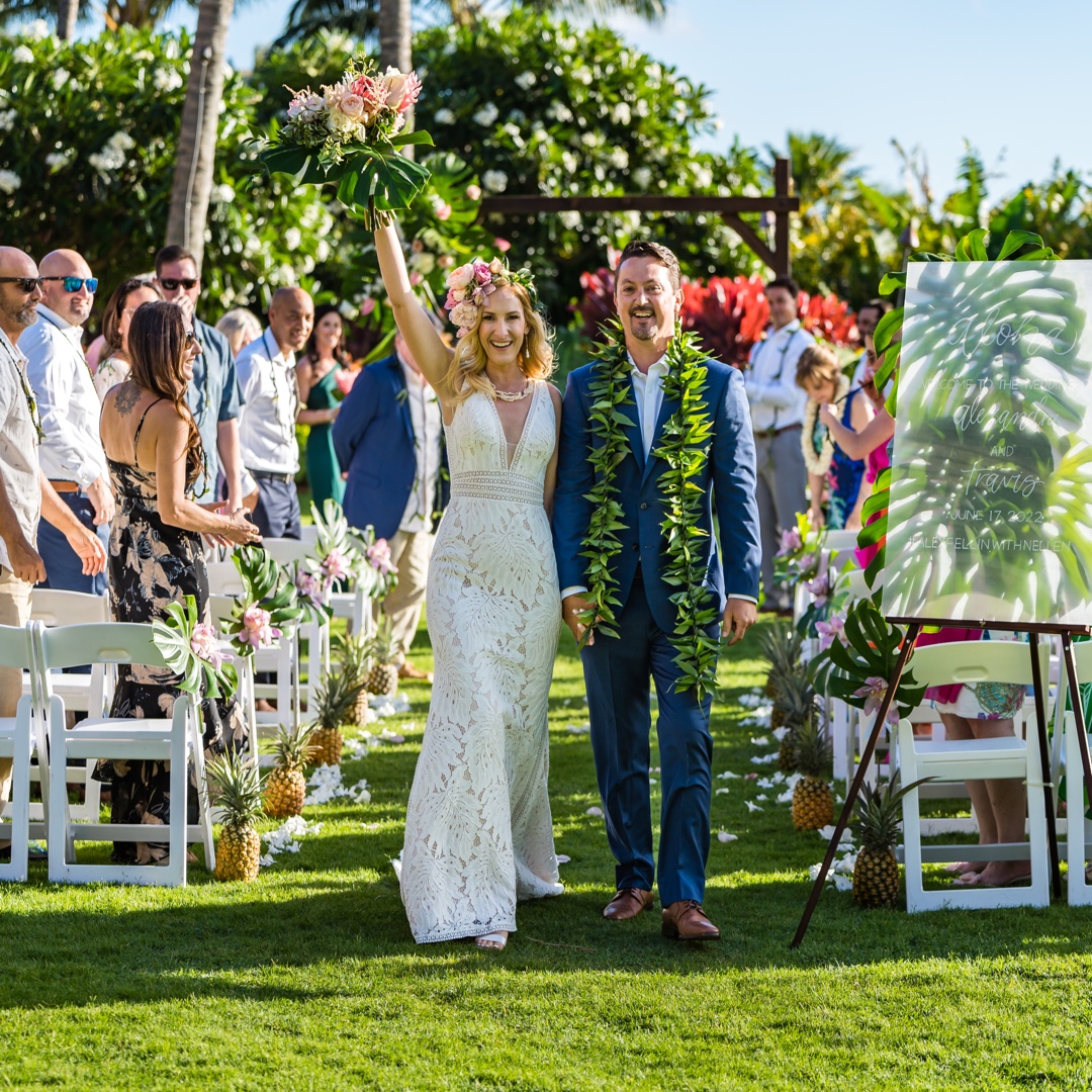 EllysFormalWear's tweet photo. Our real bride Alex looked absolutely stunning in her Burke dress from @MaggieSotterodesigns. The intricate details and design of this dress was the perfect match to her monstera themed wedding on Kauai.💞 Wishing her and her new husband a lifetime of love and happiness! https://t.co/SxZu5I49eL