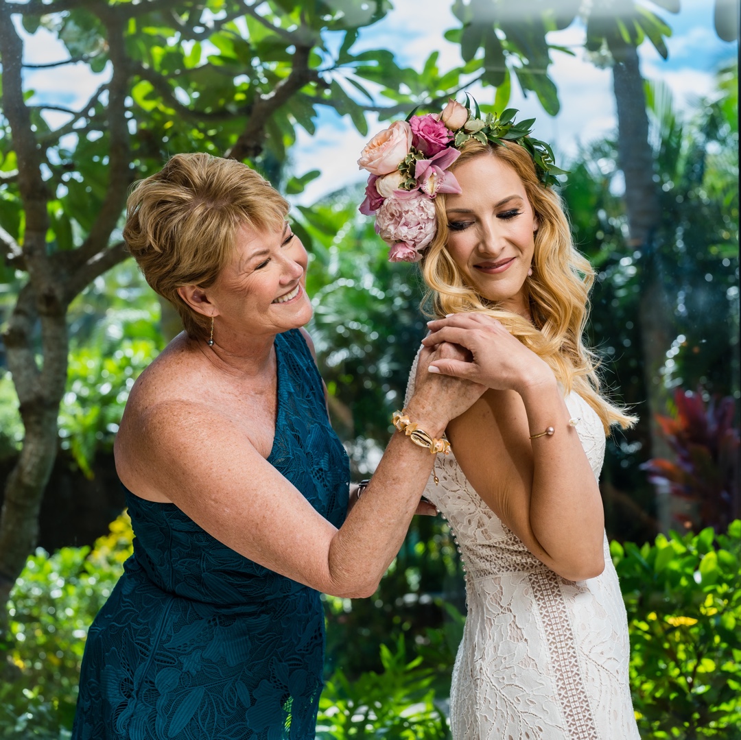 EllysFormalWear's tweet photo. Our real bride Alex looked absolutely stunning in her Burke dress from @MaggieSotterodesigns. The intricate details and design of this dress was the perfect match to her monstera themed wedding on Kauai.💞 Wishing her and her new husband a lifetime of love and happiness! https://t.co/SxZu5I49eL