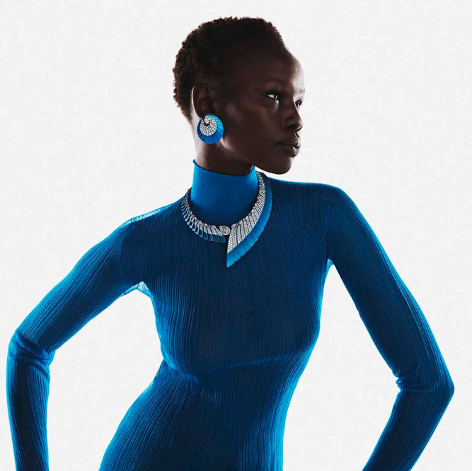 LuxCommentator's tweet photo. https://t.co/8a24FkUmHp

#Jewellery #HauteCouture #fashionweek https://t.co/JtFjBIhUtK