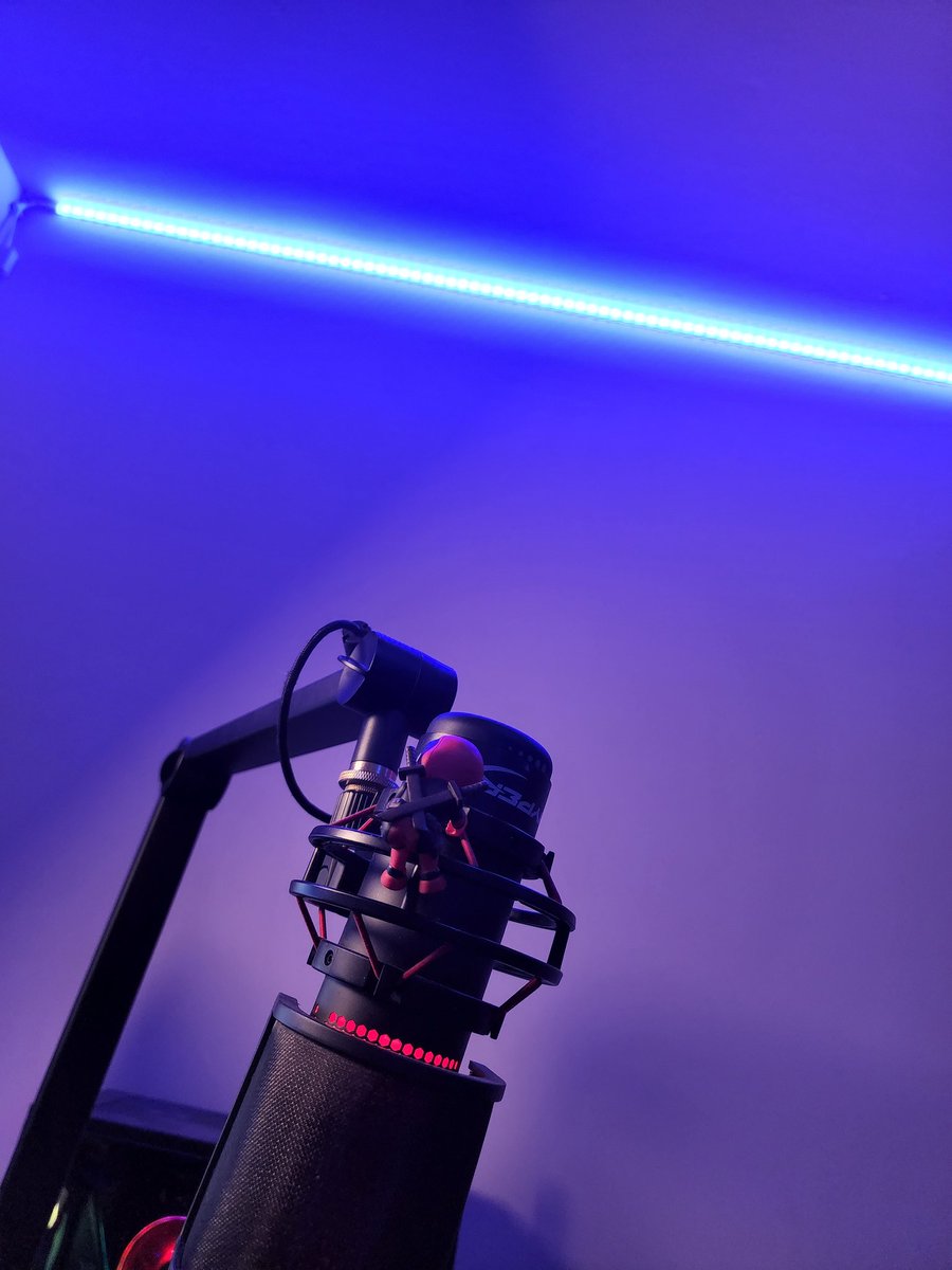 doctor_ambrose's tweet photo. Upgrades people! Upgrades! So many color choices I can't wait to mess with them! I couldn't do any of this without your support! So, as always, thank you guys! #ambroseminions #streamlights @tweethue https://t.co/IP4o2U35rj