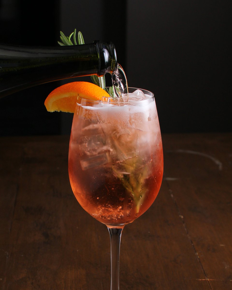 FSSportsClub's tweet photo. Happy Hour is the perfect excuse to escape the heat this weekend. 

Sports Club Spritz is calling your name 🍹

📷: @damoneats https://t.co/lGuHrrZ4uT