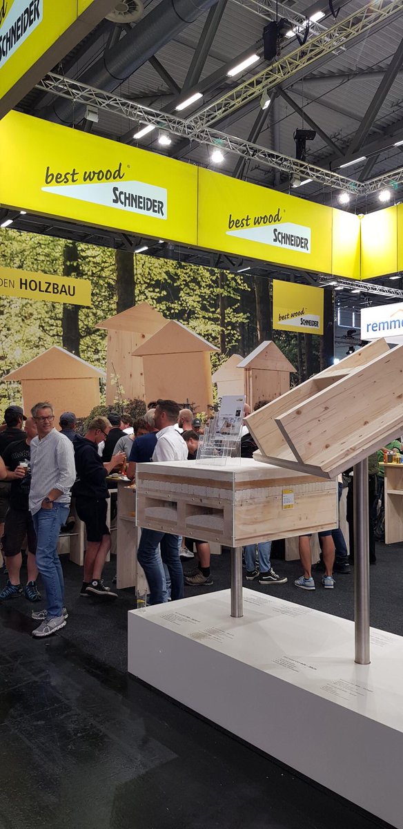 natureplus_eV's tweet photo. Endlich wieder #Messe - und ein echtes Wiedersehen auf der #dachundholz2022 in #Köln! Tolle Gespräche mit den #natureplus zertifizierten Herstellern, die zeigen wie #Baustoffwende geht:
#Lignotrend, #Fundermax #bestwoodSchneider, #Isocell, @Pavatex #Soprema
@DachundHolz https://t.co/PC4ra4xwzU
