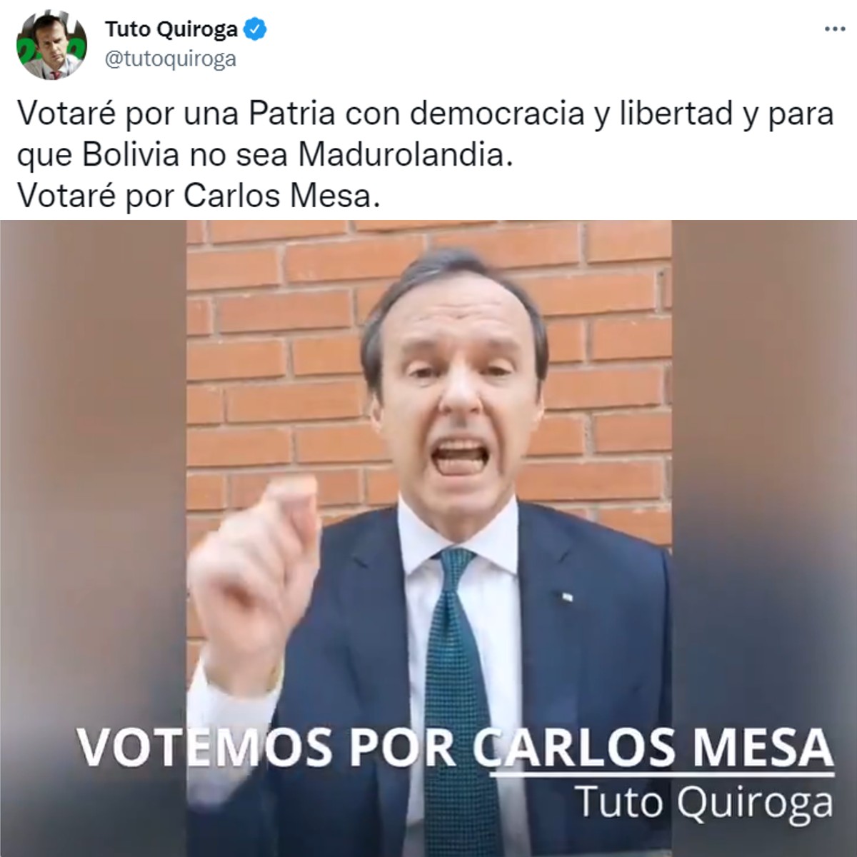 OscarOlivaV's tweet photo. @agencia_and —El fracasado pidió votar por otro fracasado.
—El vendepatria pidió votar por otro vendepatria.
—El traidor pidió votar por otro traidor.
—El lacayo pro-yankee pidió votar por otro lacayo pro-yankee.

Y lo hizo con #0DI0 hacia el pueblo boliviano. https://t.co/AHh5LtQMwl