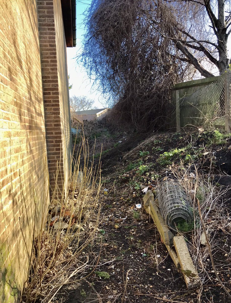 AitkinHazel's tweet photo. There is no doubt that #communitypayback teams from @KSSPS_CP #Maidstone (working in partnership with #maidstonetaskforce) continue to make a huge difference at #StMartinsChurch and hall #Shepway. Today's team finished unearthing this pathway π#givingback #probationworks https://t.co/YRdeKwyT63