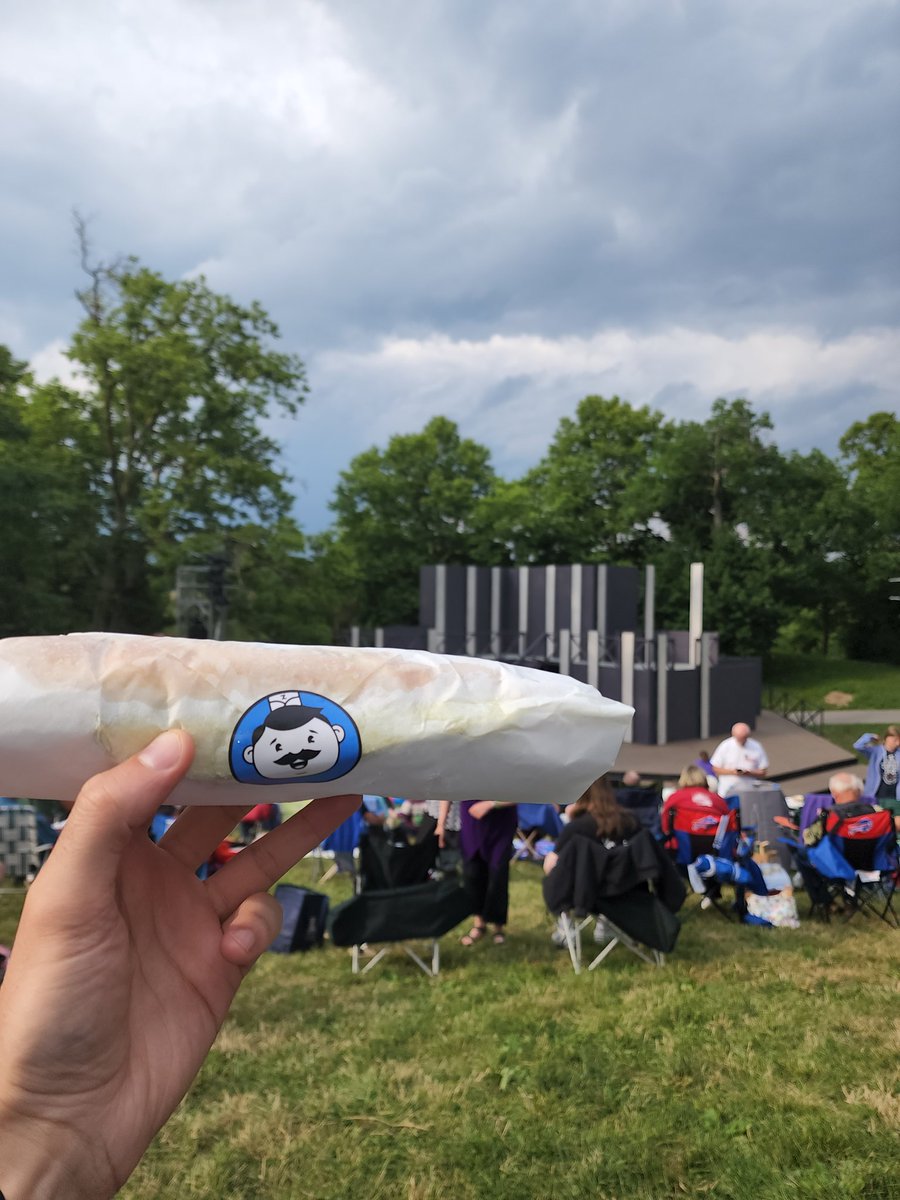 AidanRyan's tweet photo. Now an indispensable part of Shakespeare in the park: @ziosdeli https://t.co/9MHjzlQDdF