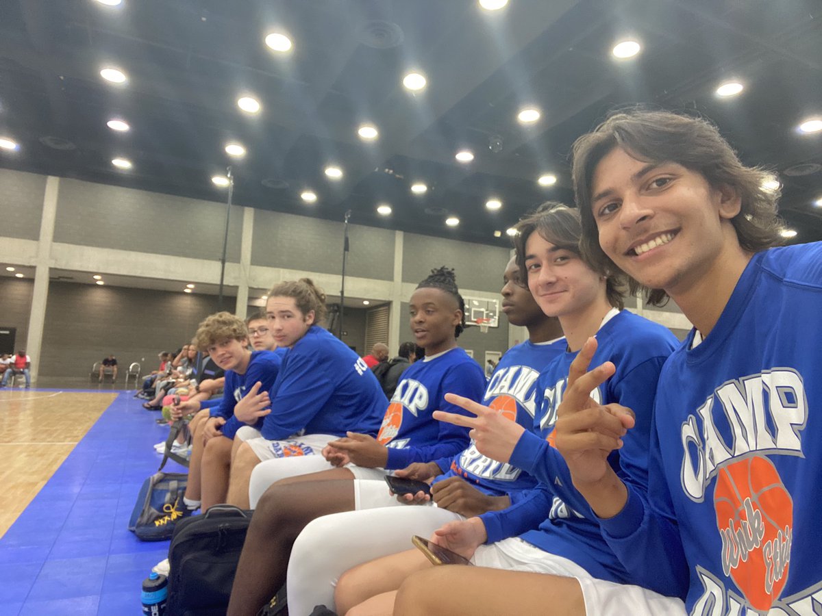 Humza_thaj's tweet photo. At Ballin Under 1 Roof, Blessed to play for @CampDarryl representing Portage
Northern with my guys. @PNHOOPS1
@KQ_white #hoops #blessed #CDBA4LIFE #Louisville #Alhamdulillah https://t.co/0xs7YkzaAt