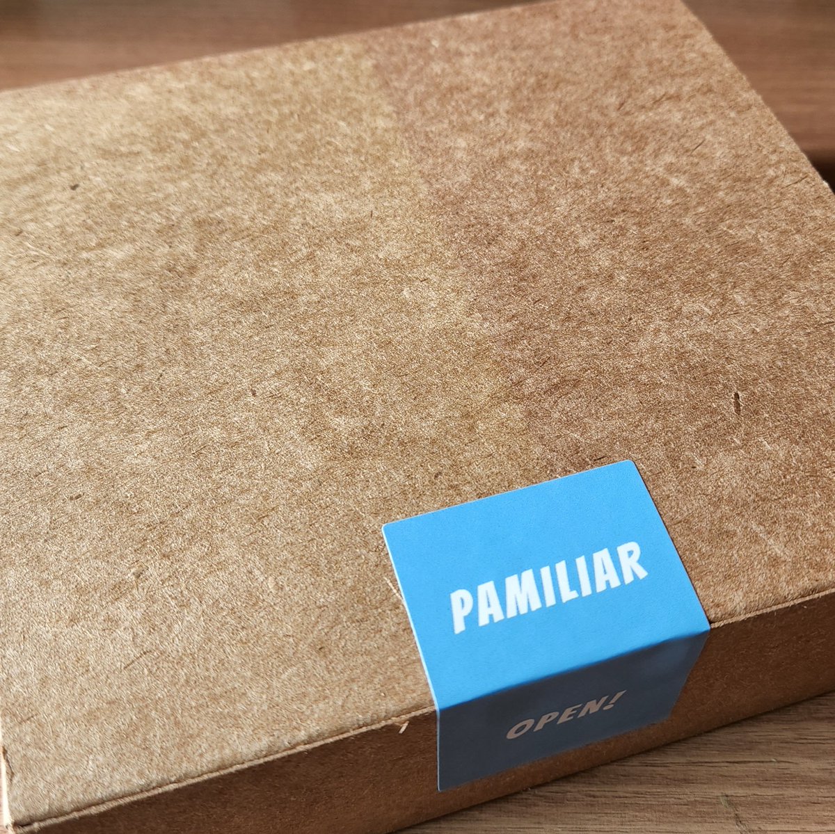 하...🦎

<a href="/pamiliar_nft/">PAMILIAR_NFT</a> 작가님...💕
정말 🍎폰 언박싱하는 마음으로
언박싱을 해보았습니다!!!!!!!

않이 포장 하나하나가 완벽하잖아요!?
완전 보라보라 색감도 너무 영롱하고
예뻐요!!!
사진이가 이 고급스러움과
영롱한 색간을 못담아서 넘 슬픔...😭

정말정말 넘넘넘넘 감사해요 >_<
😍🥰