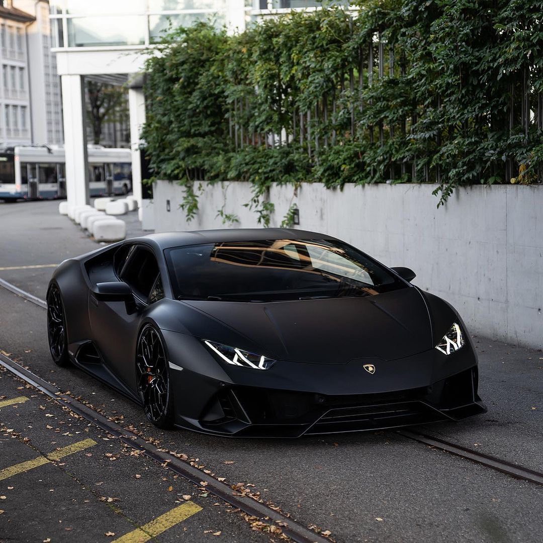 addict_auto's tweet photo. Lamborghini Huracan Evo 🖤🔥 https://t.co/EiSDVoSeFe