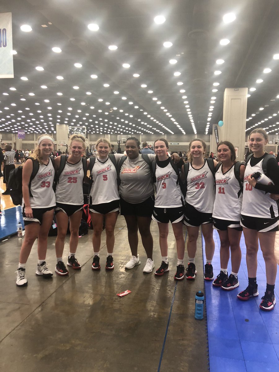 CoachRubyD's tweet photo. S/O to @Shockhoops 2024-Diaz for winning the Gold Championship in the 2024 Cyan division at the @TFNsRun4Roses . They left before we could get a pic w the trophy so here’s their pic .. and their trophy 😂. What a great week for these kids who made big shots every game! https://t.co/dGzcN2GZRX