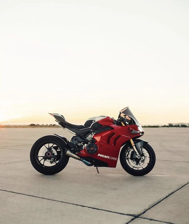 CharoRGM's tweet photo. Perfección 🔥✊🏼🏍❤️🔥 #DucatiPanigale #SuperBike #DucatiCorse #SportBike #DucatiLover https://t.co/icZUMO1jGj