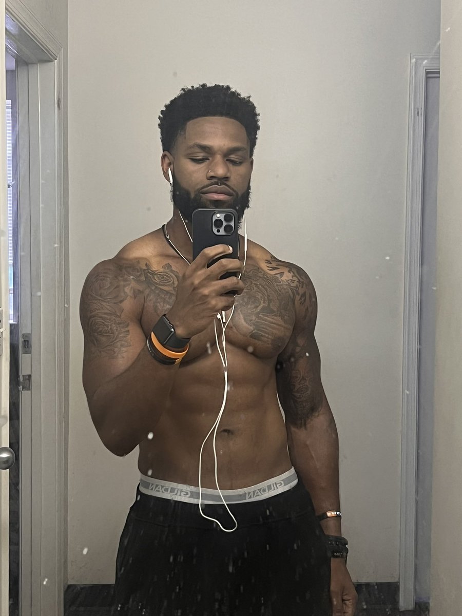 kye_the_kingz's tweet photo. Came along way now I’m at the fitness level where i wanted to be at! 🏋🏾‍♂️ https://t.co/OMVzvVlWkF