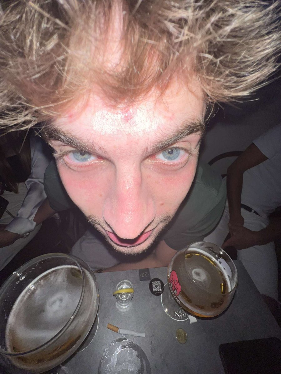axel_rregnier's tweet photo. 🆘🚨avis de recherche🚨🆘
ces individus sont armés et dangereux
si vous les croisez :
- et bien méfiez vous https://t.co/m2ZCghuH8W
